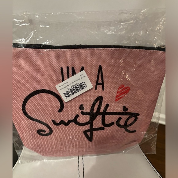 🎤 Taylor Swift bundle 🎤- 2 pouches, croc giblets, straw covers - Picture 3 of 8